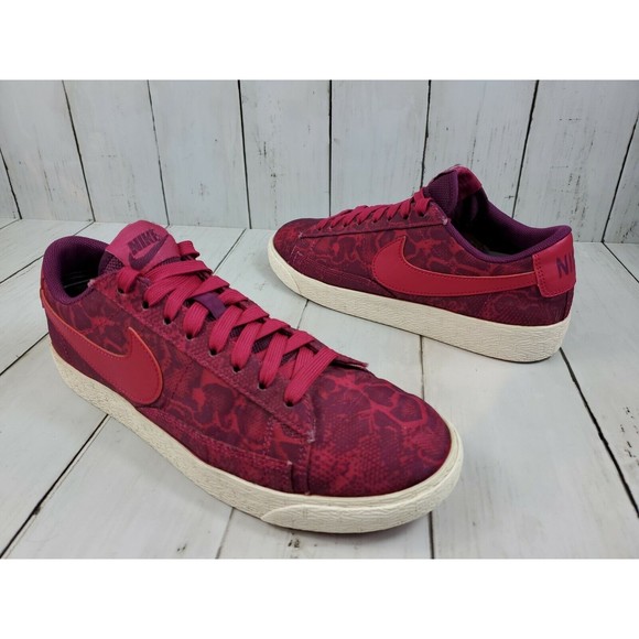 Nike Shoes - Nike Blazer Low Fuchsia Pink Snake Print Women's Size 7 Sample Sneaker Shoes